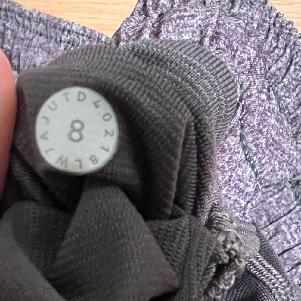 Lululemon Hotty Hot Short II *Long 4"  size 8Tall - Picture 3 of 6